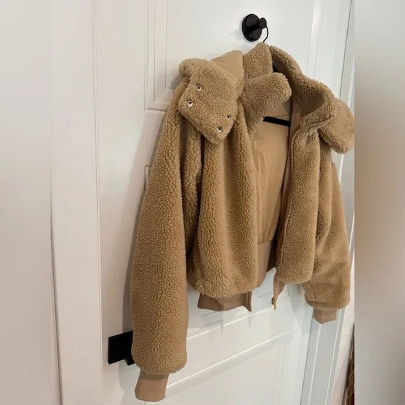 NWOT ALO FOXY SHERPA JACKET CAMEL SIZE SMALL SOLD OUT! - Picture 9 of 12